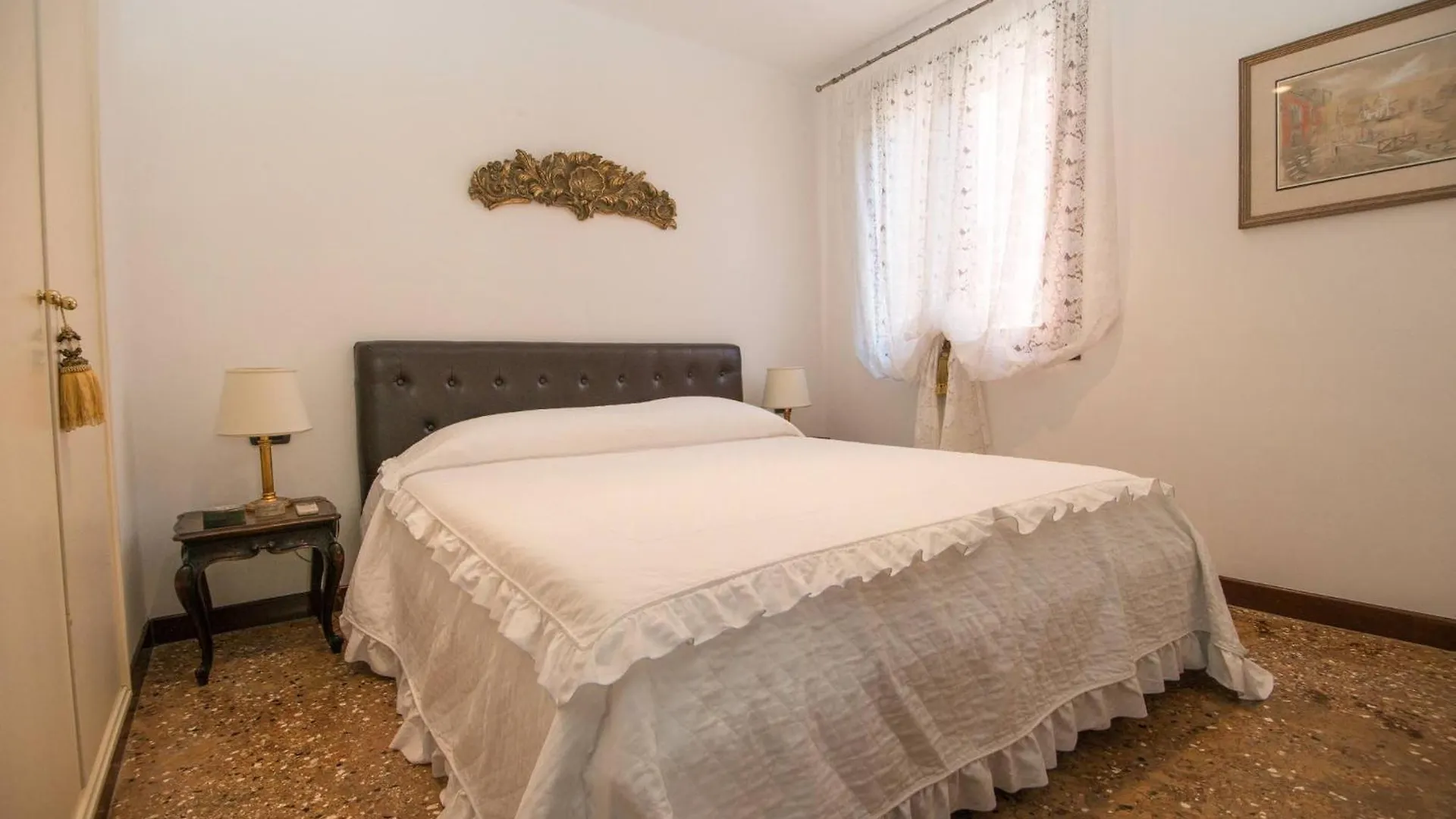 Ca Moro - Elegant Apartment With Private Terrace Venedik