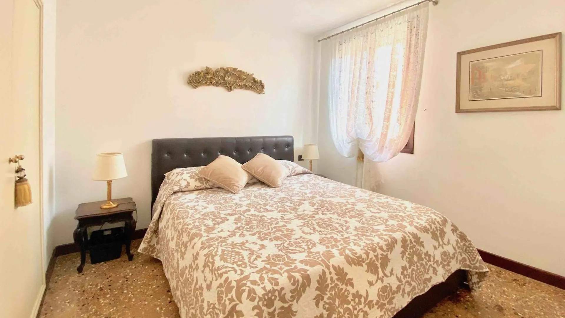 Ca Moro - Elegant Apartment With Private Terrace Venedik
